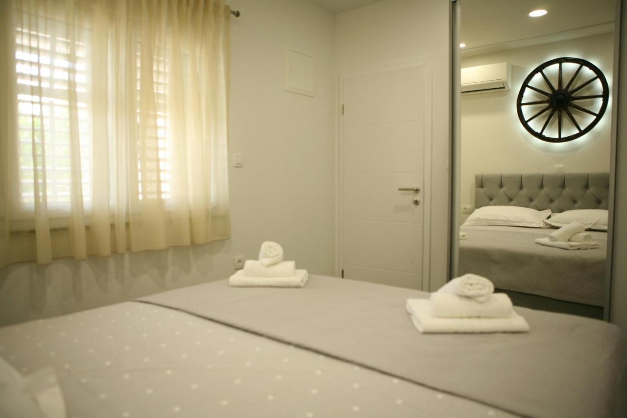 Apartments Old Town โตรกีร์ ภายนอก รูปภาพ